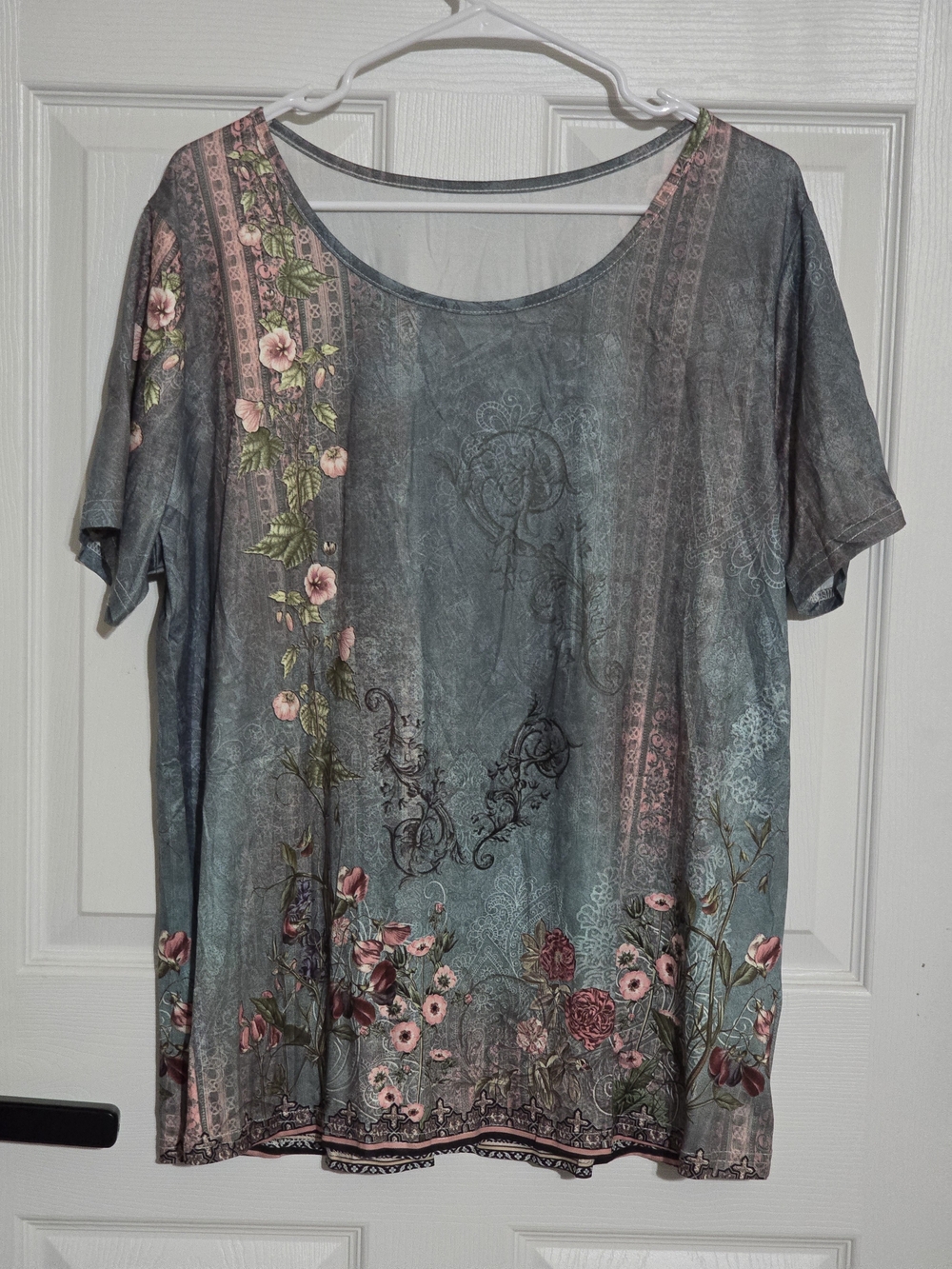 Women's Scoop Neck Floral Border Tee in Slate Blue and Pink